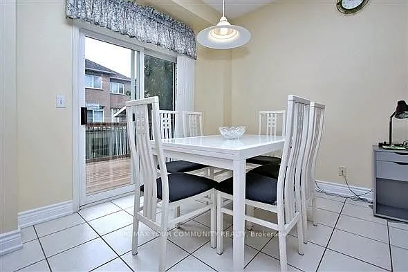 33 Golden Oak Ave — Photo 7