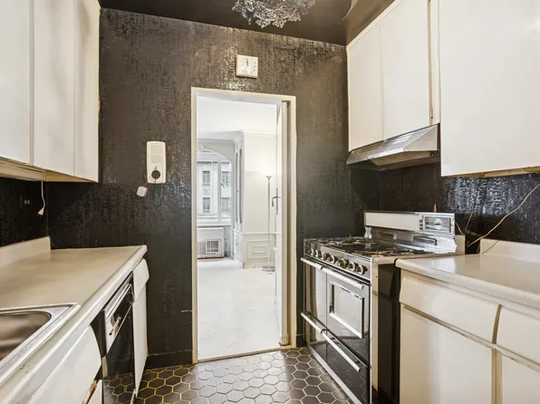 30 East 62nd Street image 5 of 16