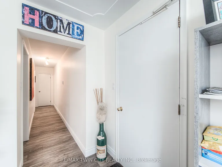 132 Allen St E #1 — Photo 6