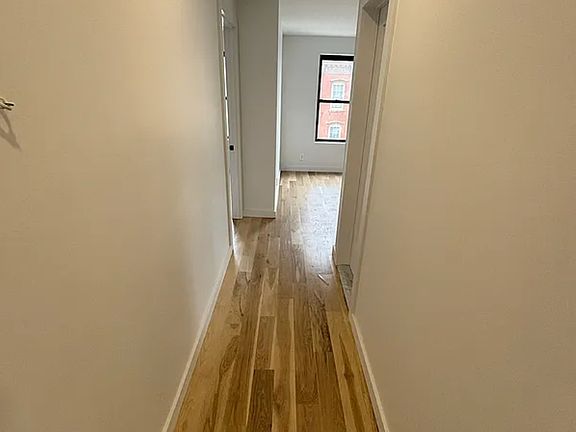 5th image of 220 Calyer St #3