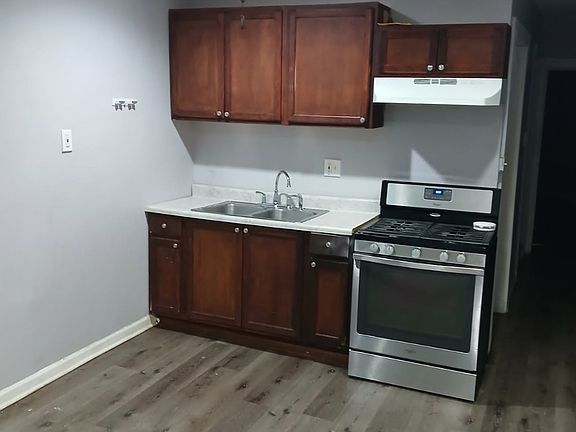 4th image of 8031 S Burnham Ave #1