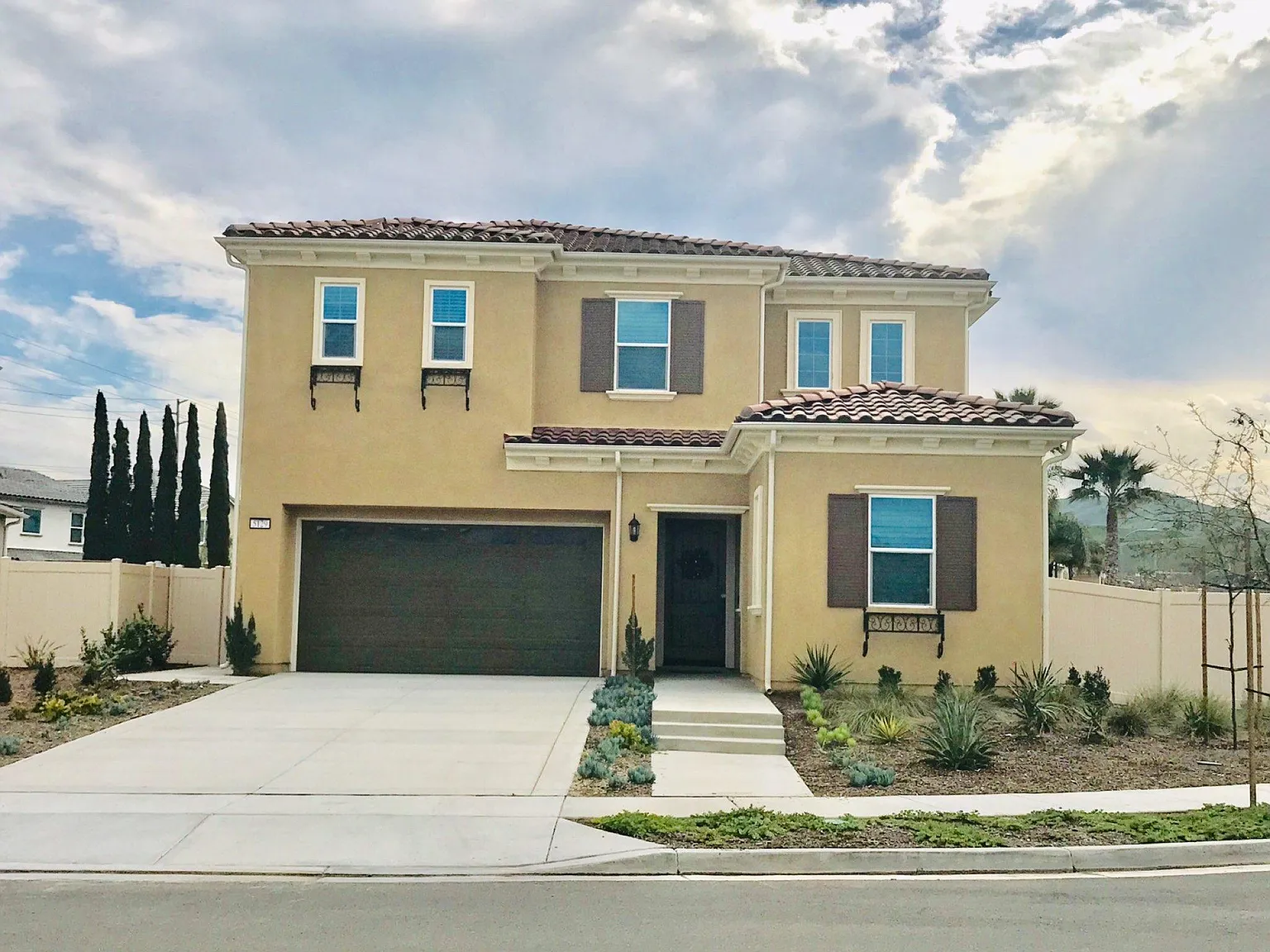 4 bed, 3.5 bath, 2672 sqft, $4,500 — Photo 1