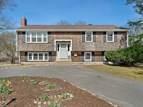 52 Montgomery Dr, Plymouth, MA 02360