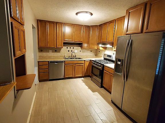 3rd image of 424 Palatine Ave