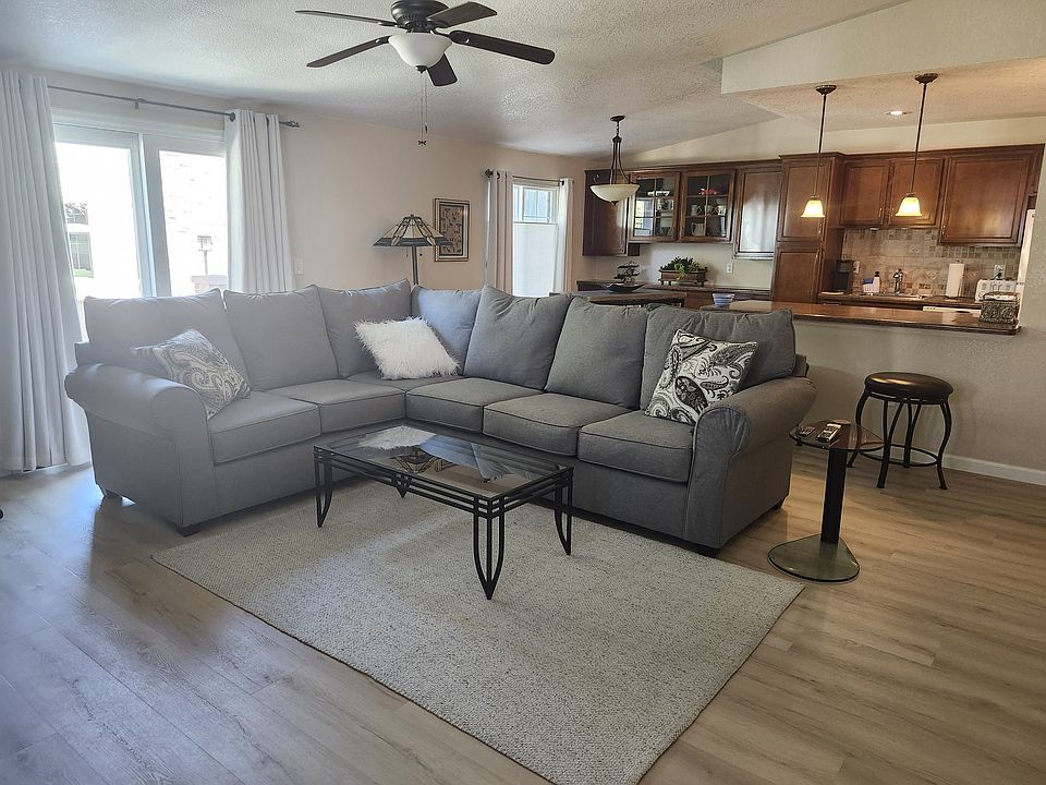 Living room with furniture 17 X 15