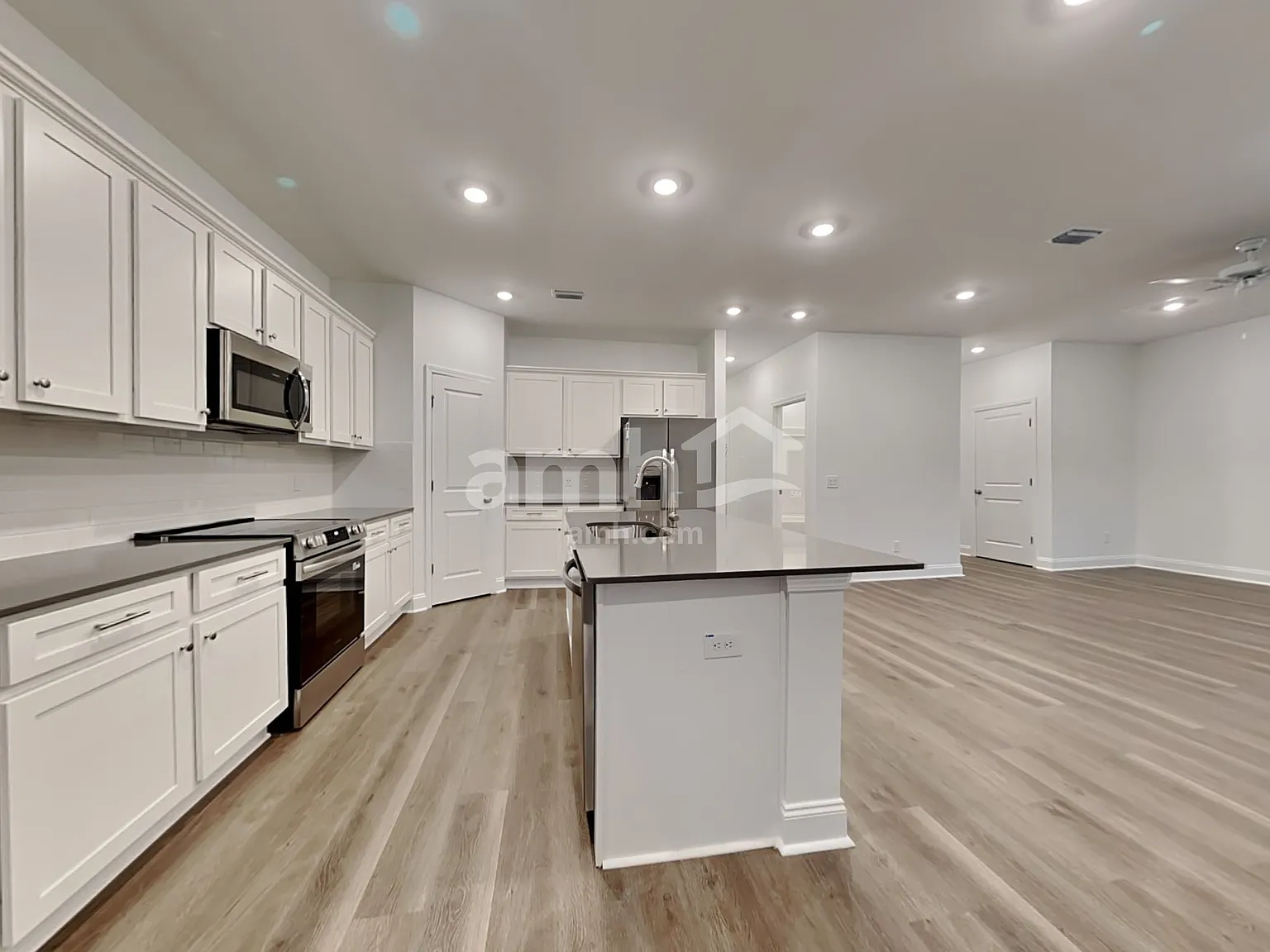5 bed, 3.0 bath, 2377 sqft, $2,750 — Photo 3