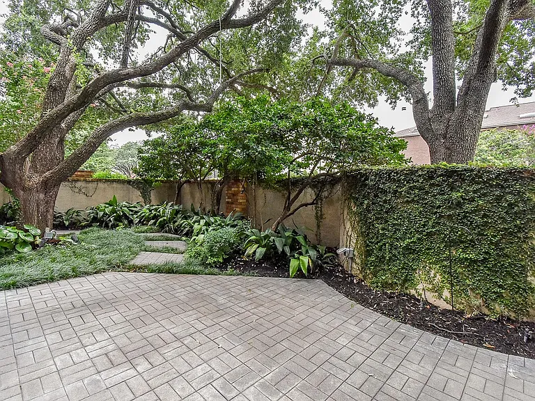 1601 Nantucket Dr #A — Photo 32
