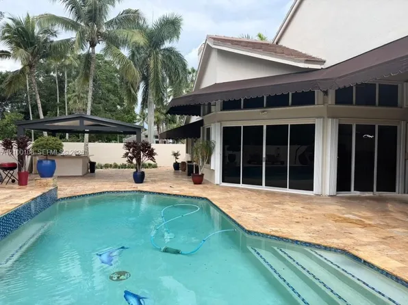 15240 Laurel Ln S, Pembroke Pines, FL 33027