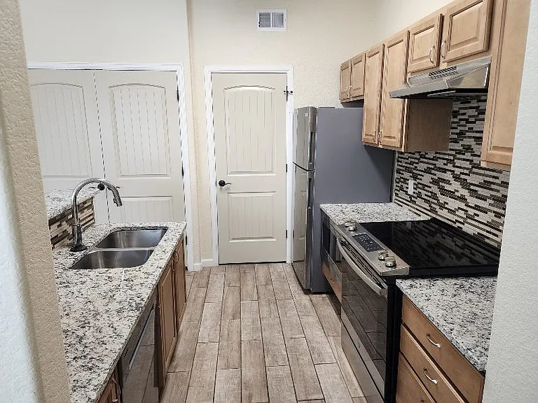 430 W Pikes Peak Ave #103 — Photo 5