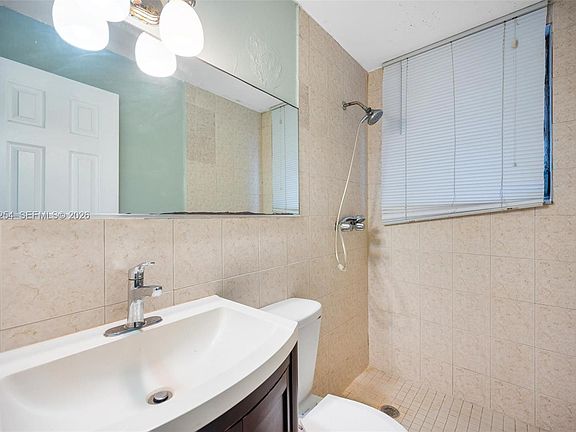 5th image of 825 Alton Rd APT 2