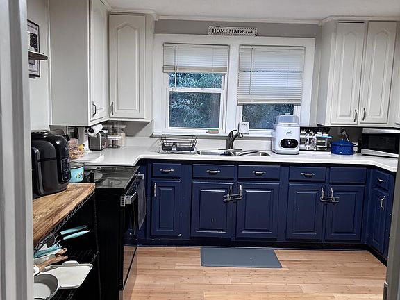 3rd image of 106 Walnut St