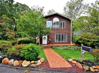 38 Chestnut Ave, Setauket, NY 11733