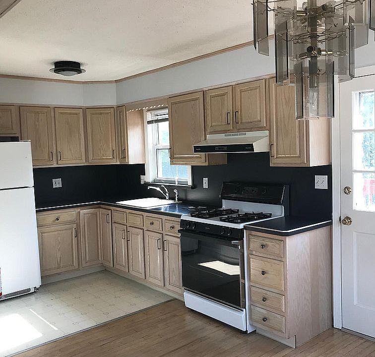 1st image of 420 Broughton Ave #2