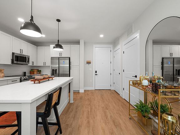 5th image of 909 Athletic Ln #2207