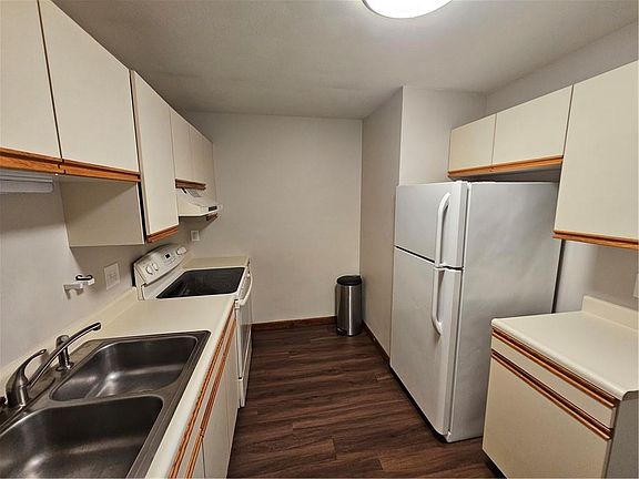4th image of 59 Village Ct Unit 59