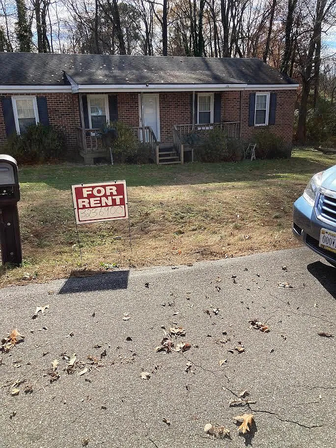 3 bed, 1250 sqft, $2,145 — Photo 1