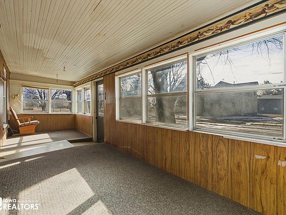 5th image of 211 Spruce St