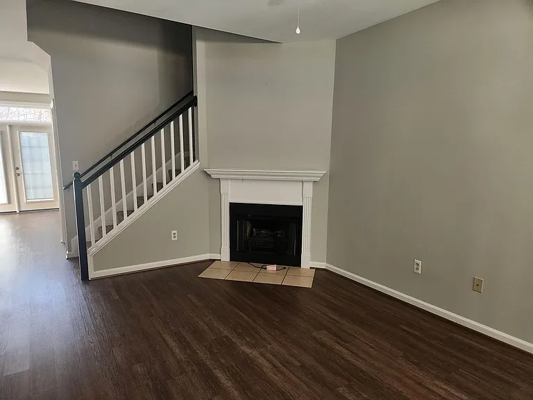 737 Woodland Creek Way — Photo 3