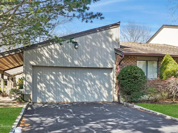 35 Maple Ct, Jericho, NY 11753