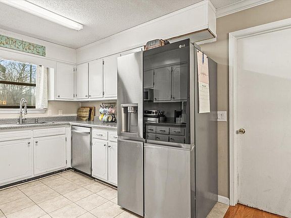 5th image of 1804 Honeysuckle Ln