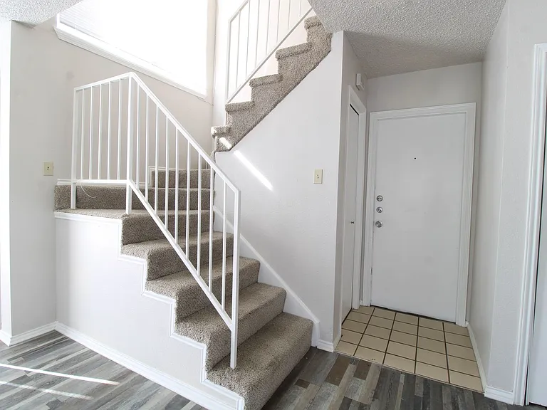 3815 Bremen Ave — Photo 15