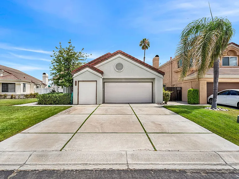 5331 Emerald Ct — Photo 3