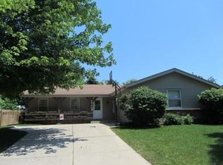 8660 S Riverton Rd, Oak Creek, WI 53154