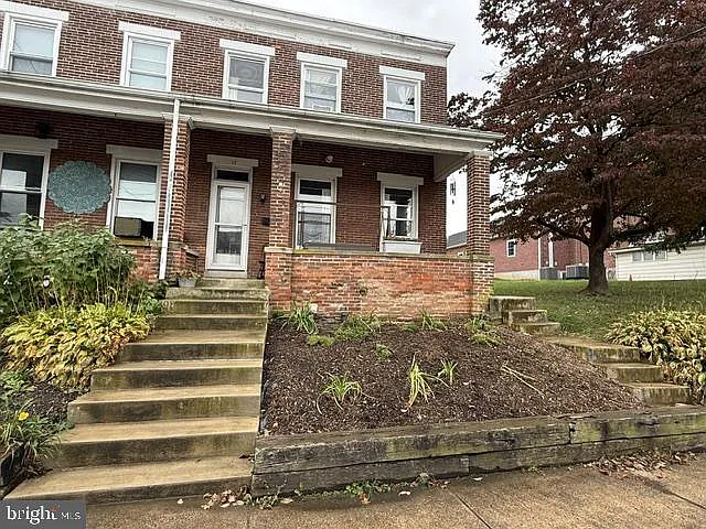 17 E 3rd St
