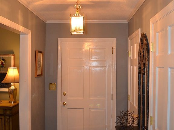 3rd image of 527 Brightwell Dr