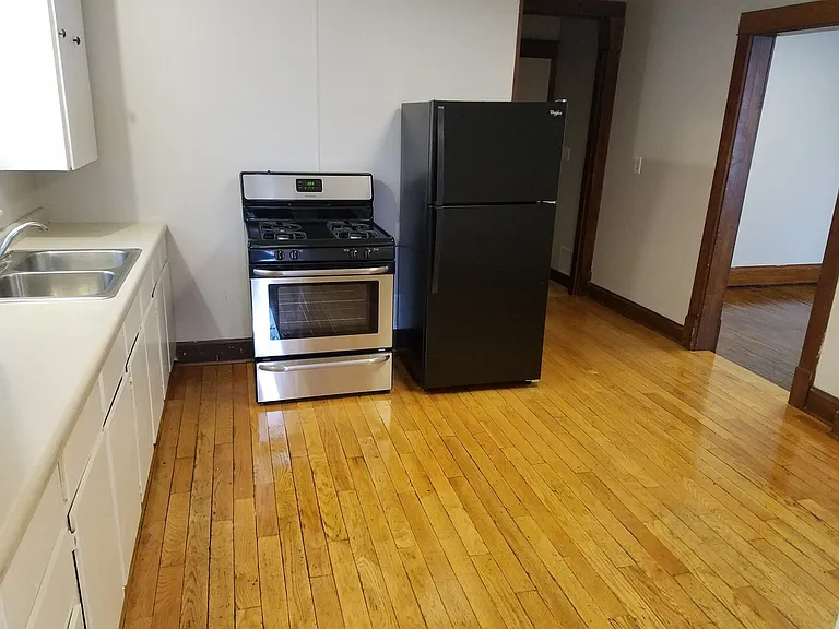 1002 Burr — Photo 15