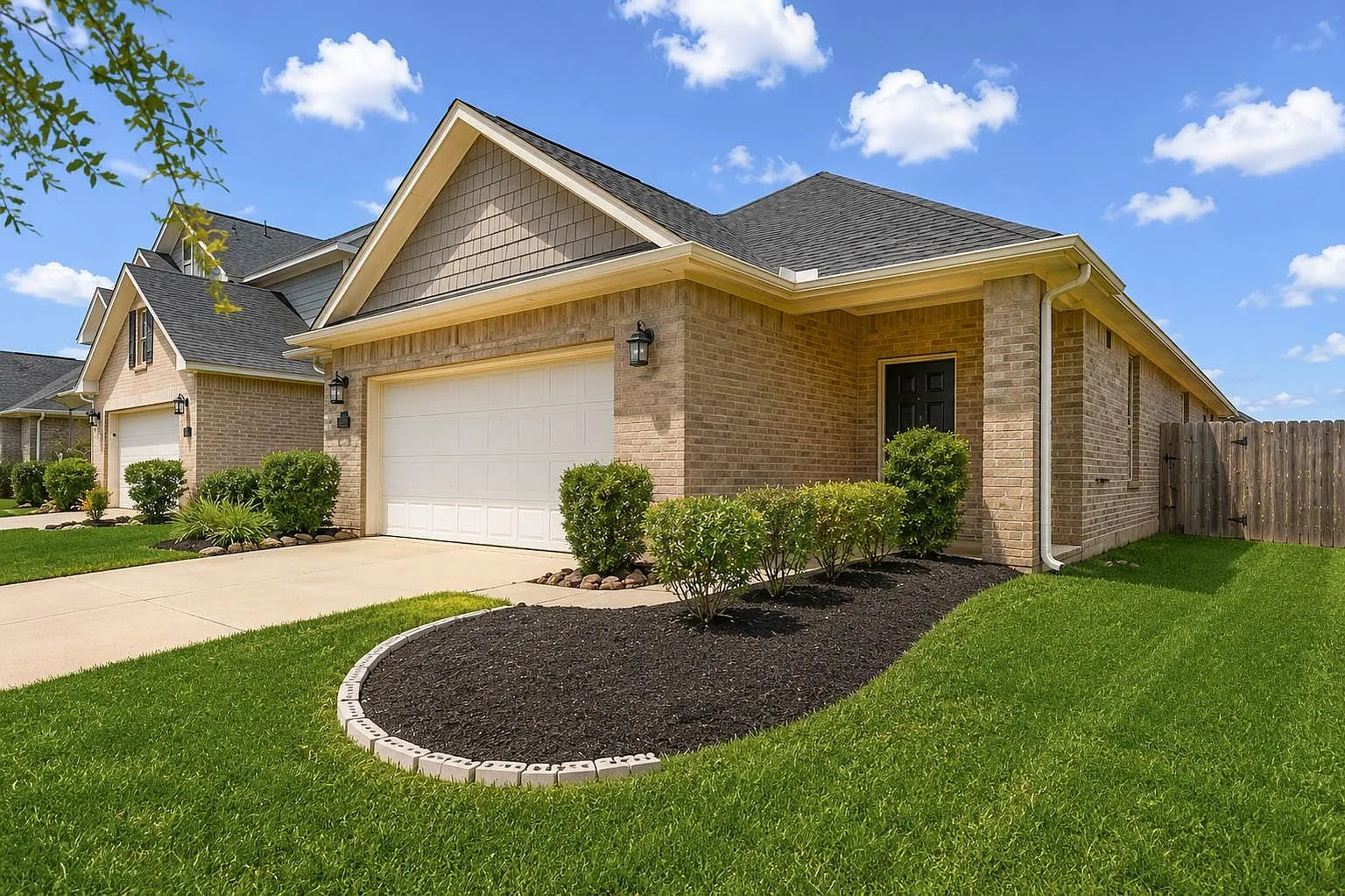 3 bed, 2.0 bath, 1602 sqft, $2,100 — Photo 1