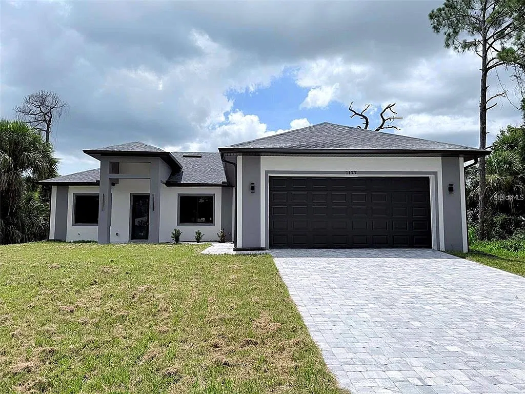 4 bed, 3.0 bath, 2158 sqft, $2,400 — Photo 1