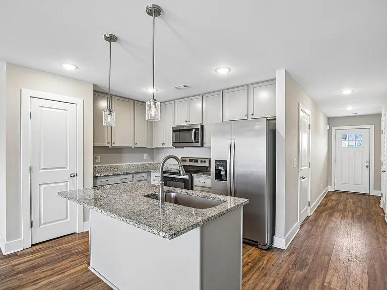 South Maple Townhomes — Photo 7