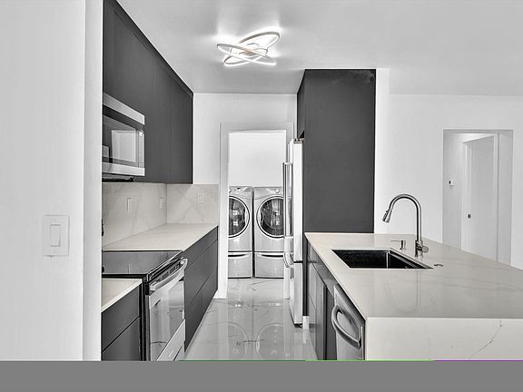 5th image of 2230 SW 48th Avenue