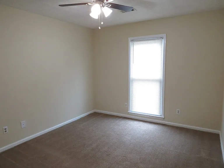 879 Arlington Dr — Photo 8