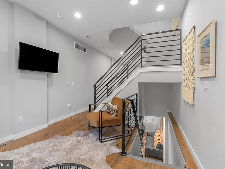 1843 E Oakdale St — Photo 7