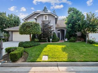 1225 E Le Parc Dr, Fresno, CA 93720