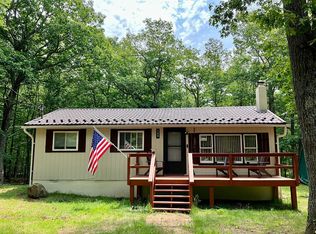 100 Westcolang Ct, Hawley, PA 18428