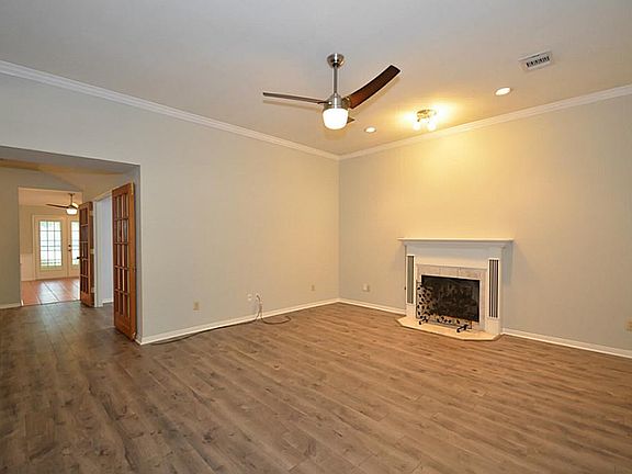 5th image of 1111 Chippenham Dr