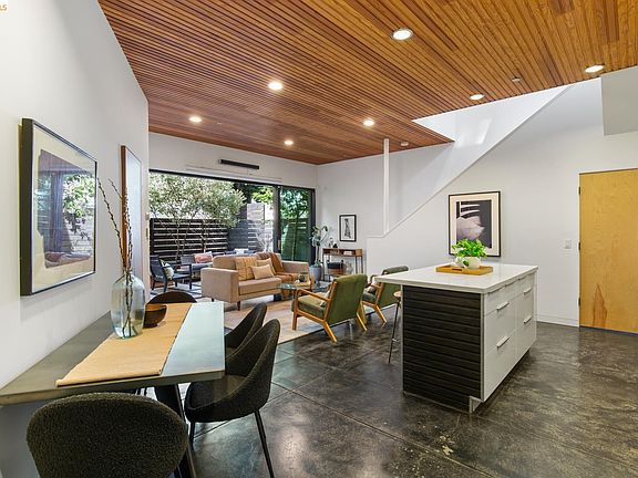 5th image of 2010 9th St