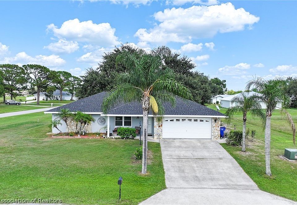 1st image of 525 Ivy Dr