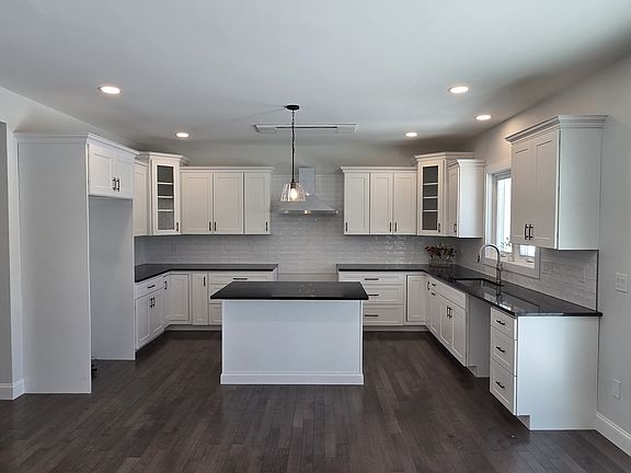 2nd image of 3 Cricket Ln #3