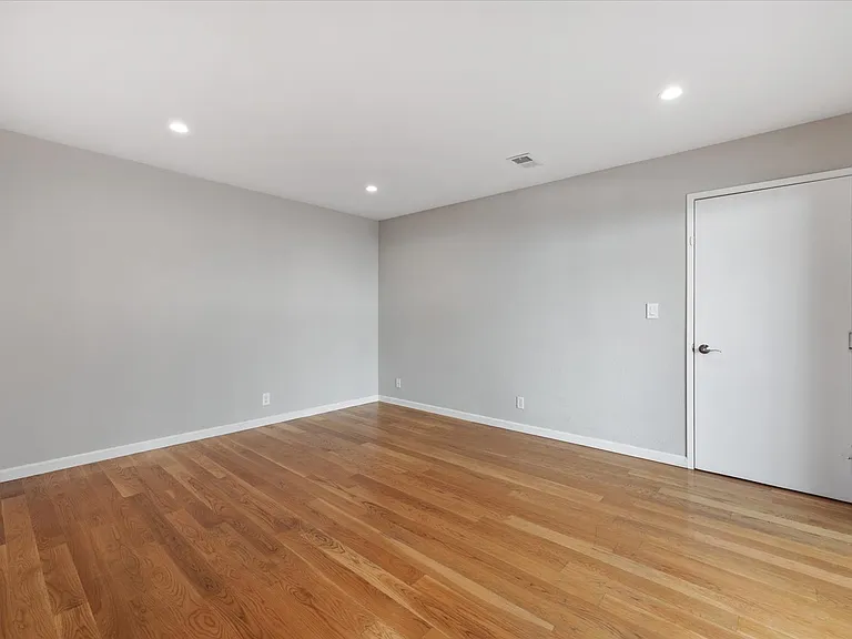 9 Heritage Ct — Photo 17