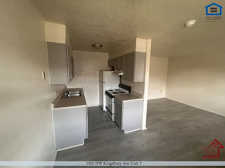 Amber Apartments — Photo 30