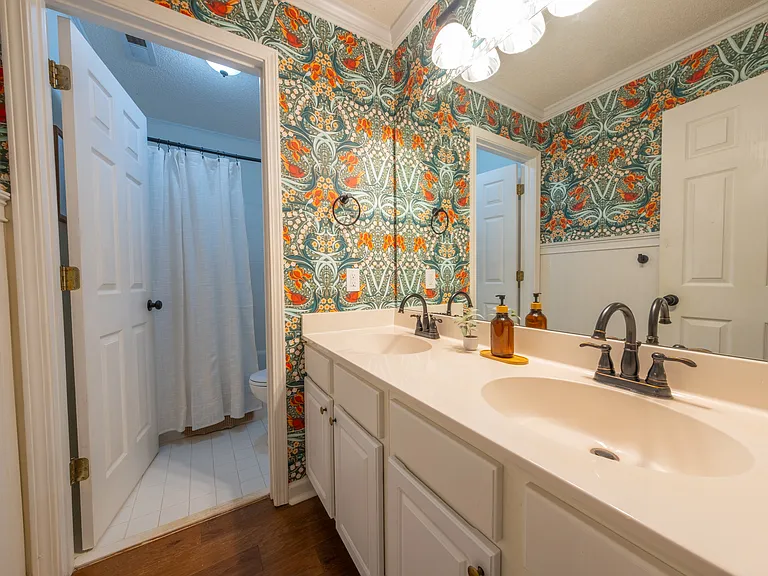 Secondary Bathroom w/ dual sinks