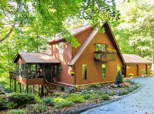 38 Clarke Ln, Falling Waters, WV 25419