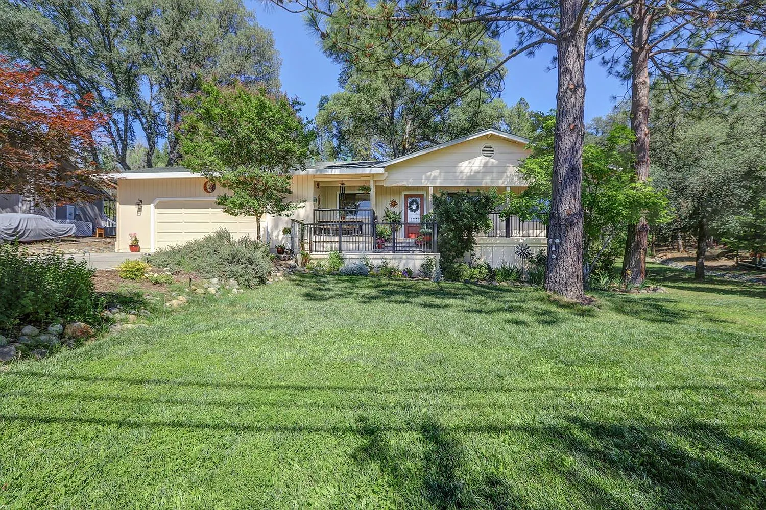 17913 Lake Forest Dr photo 1