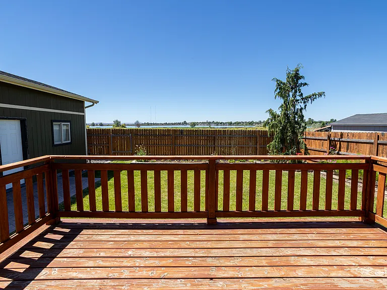 Backyard (deck)