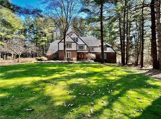 7588 White Pine Dr, Chesterland, OH 44026