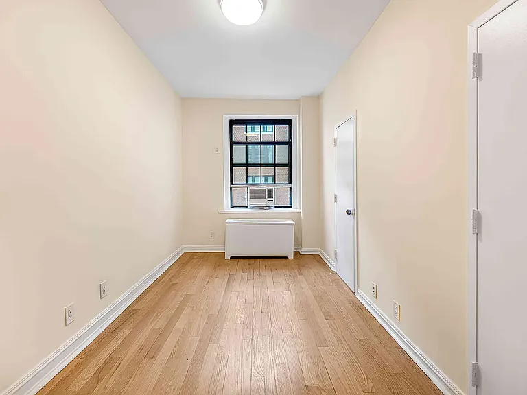 107 E 63rd St #5 — Photo 8